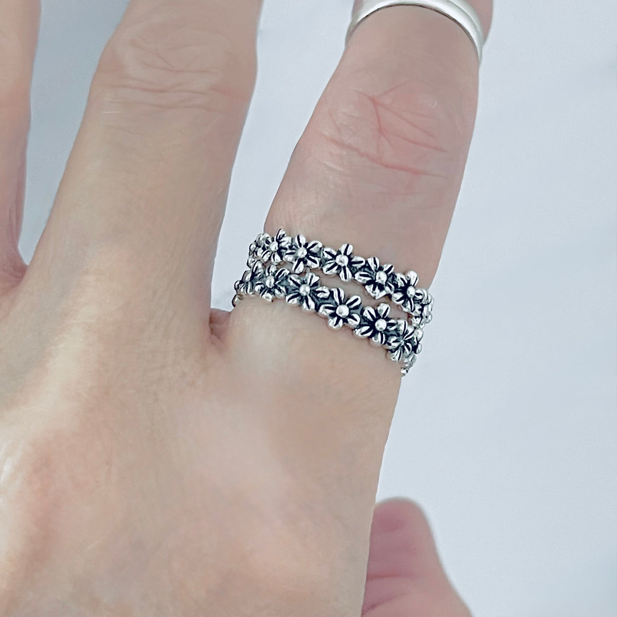 925 Sterling Silver Eternity Small Daisy Band Ring – Dainty Stackable Flower Wedding Bands