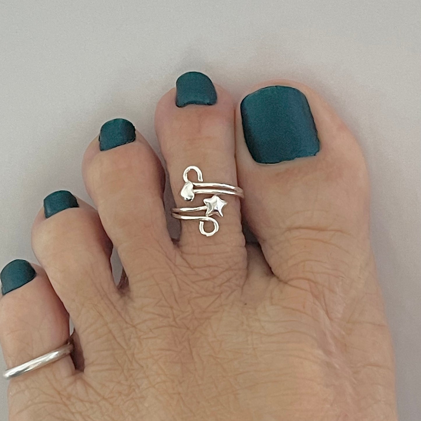 Sterling Silver Wire Heart and Star Toe Ring, Delicate Rings, Celestial Hearts
