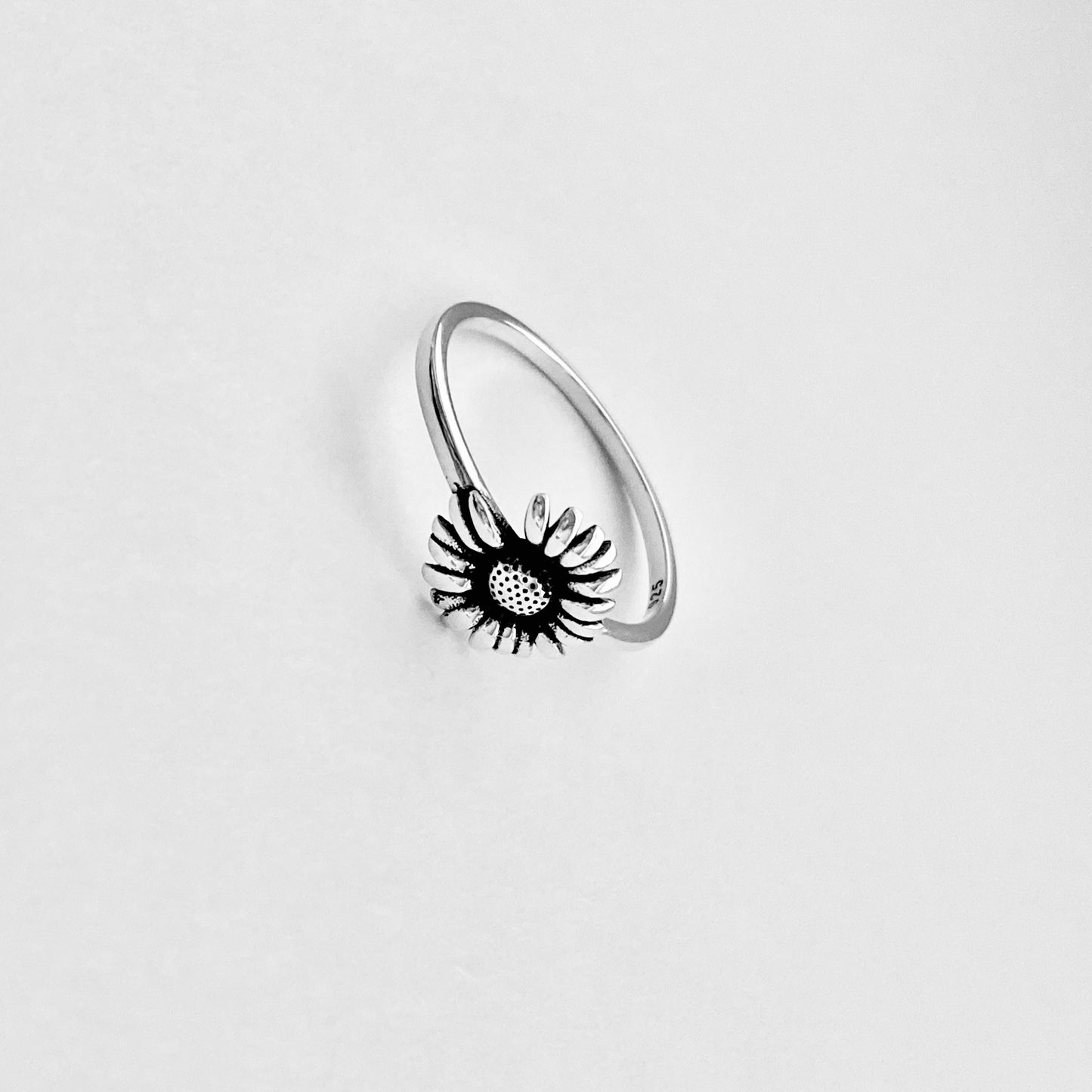 Sterling Silver Small Missing A Petal Daisy Ring – Dainty Flower Floral Silver Rings