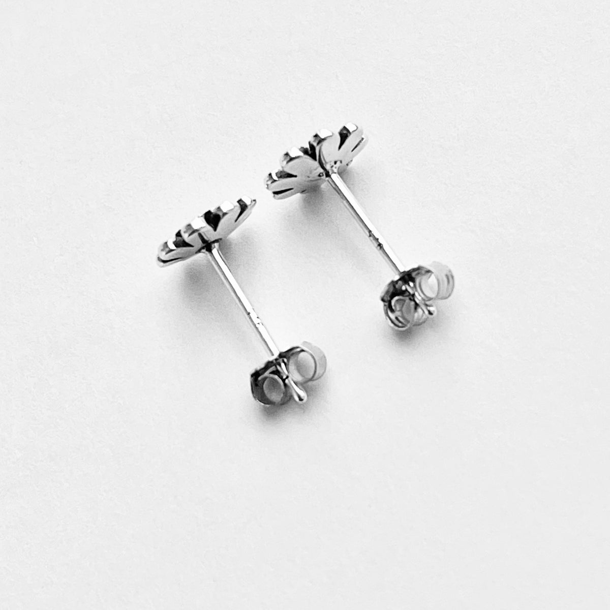 925 Sterling Silver Small Zinnia Flower Stud Earrings | Dainty Floral Flower Earring