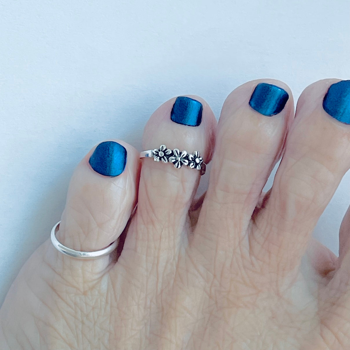 925 Sterling Silver Three Little Daisies Toe Ring – Delicate Daisy Flower Silver Rings