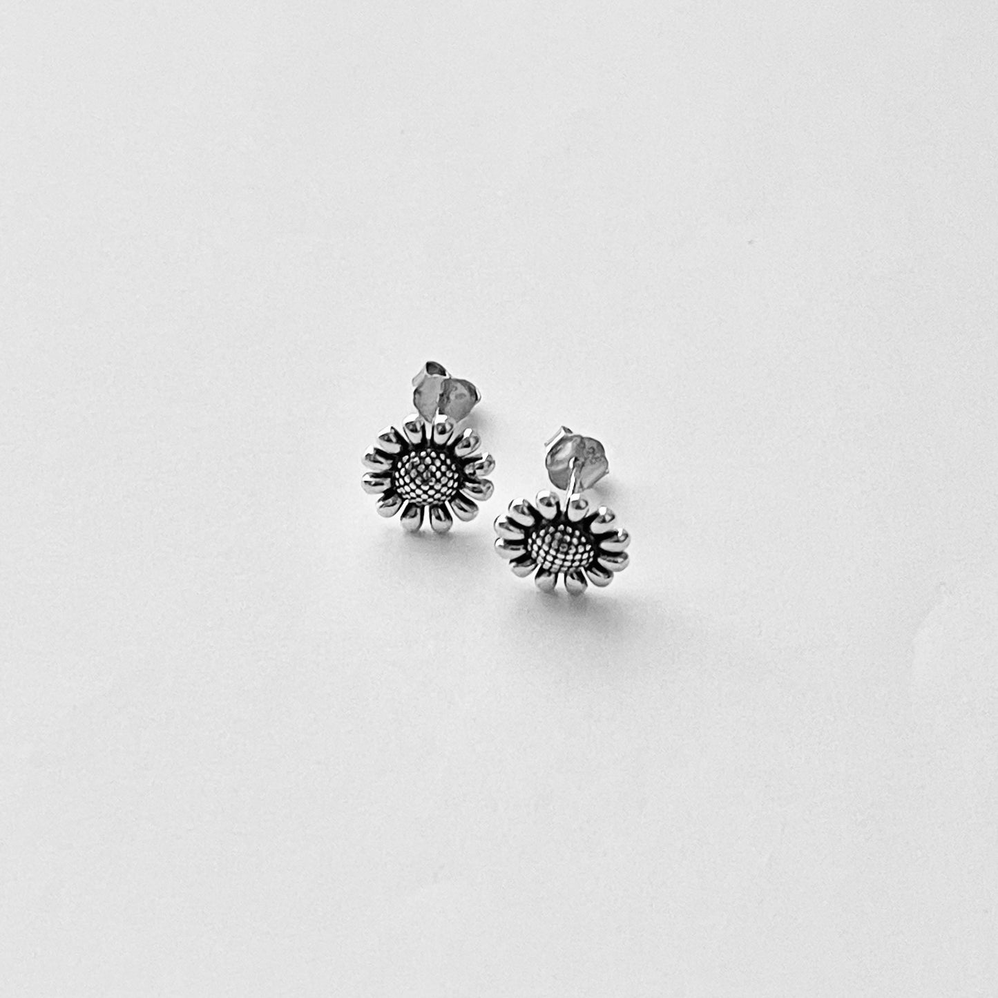 Sterling Silver Gerbera Daisy Stud Earrings – Sunflower Floral Silver Earring