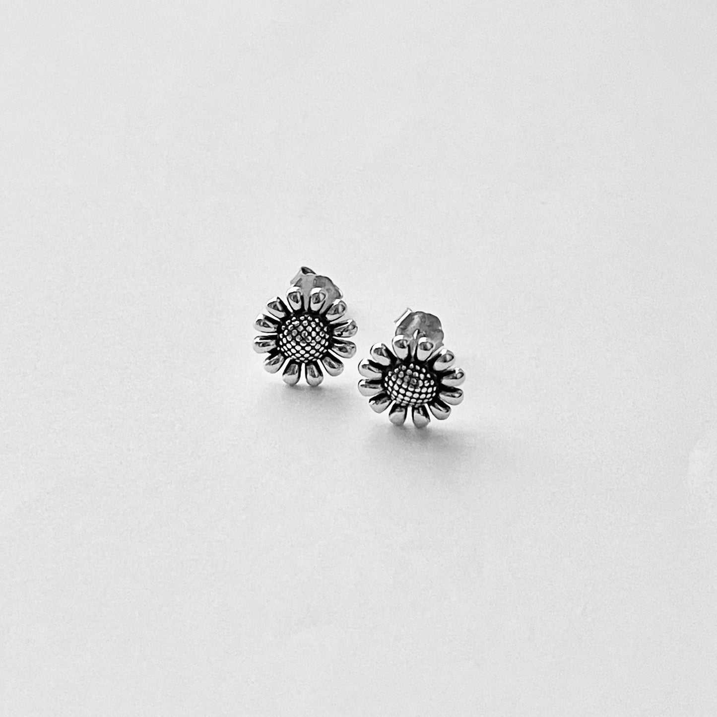 Sterling Silver Gerbera Daisy Stud Earrings – Sunflower Floral Silver Earring