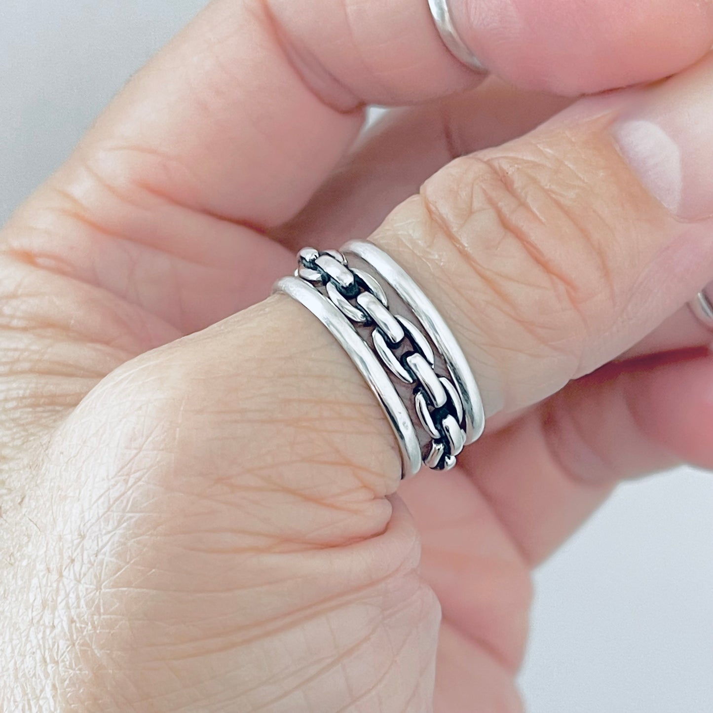 Sterling Silver Eternity Chain Link Ring – Unisex Stackable Wedding Silver Band