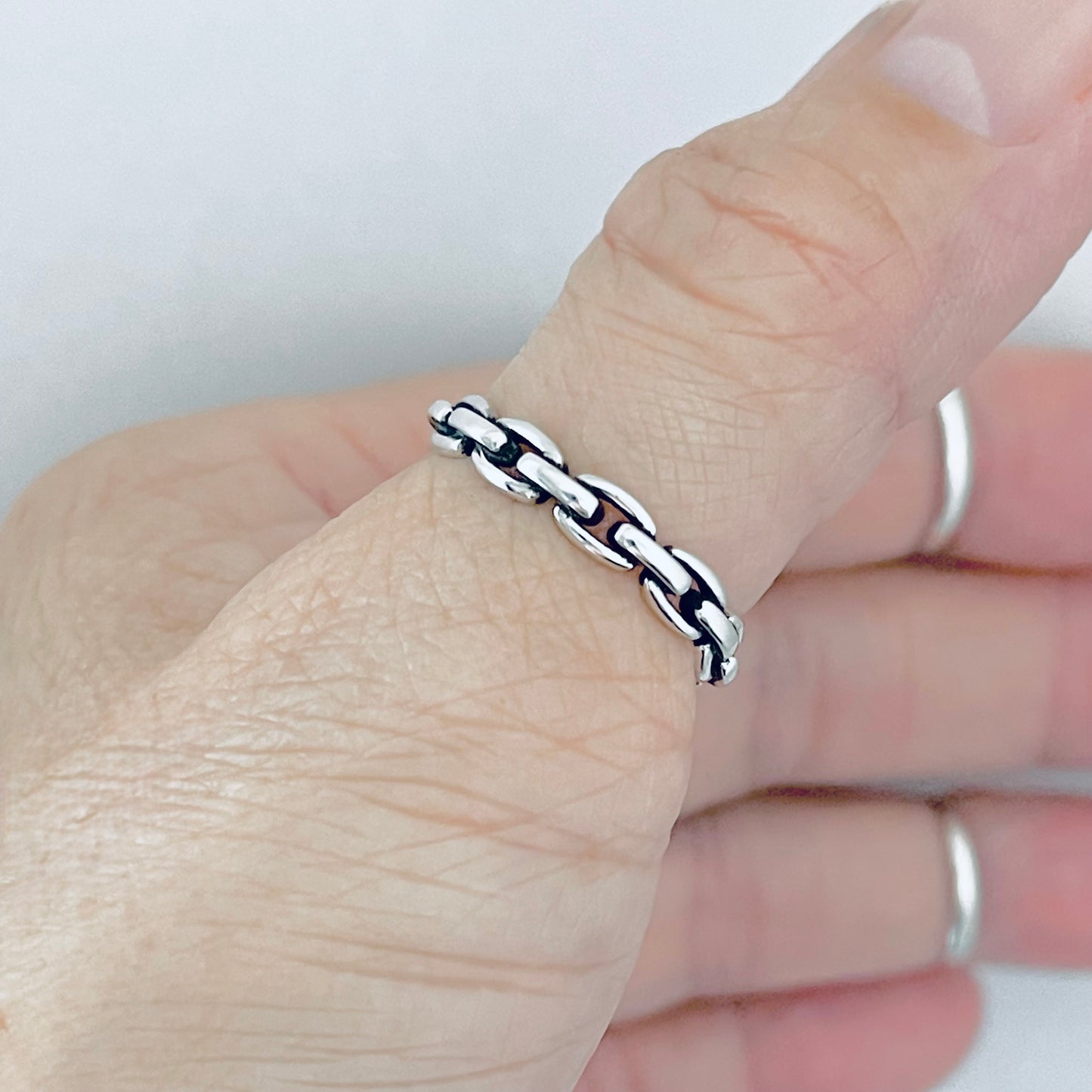 Sterling Silver Eternity Chain Link Ring – Unisex Stackable Wedding Silver Band