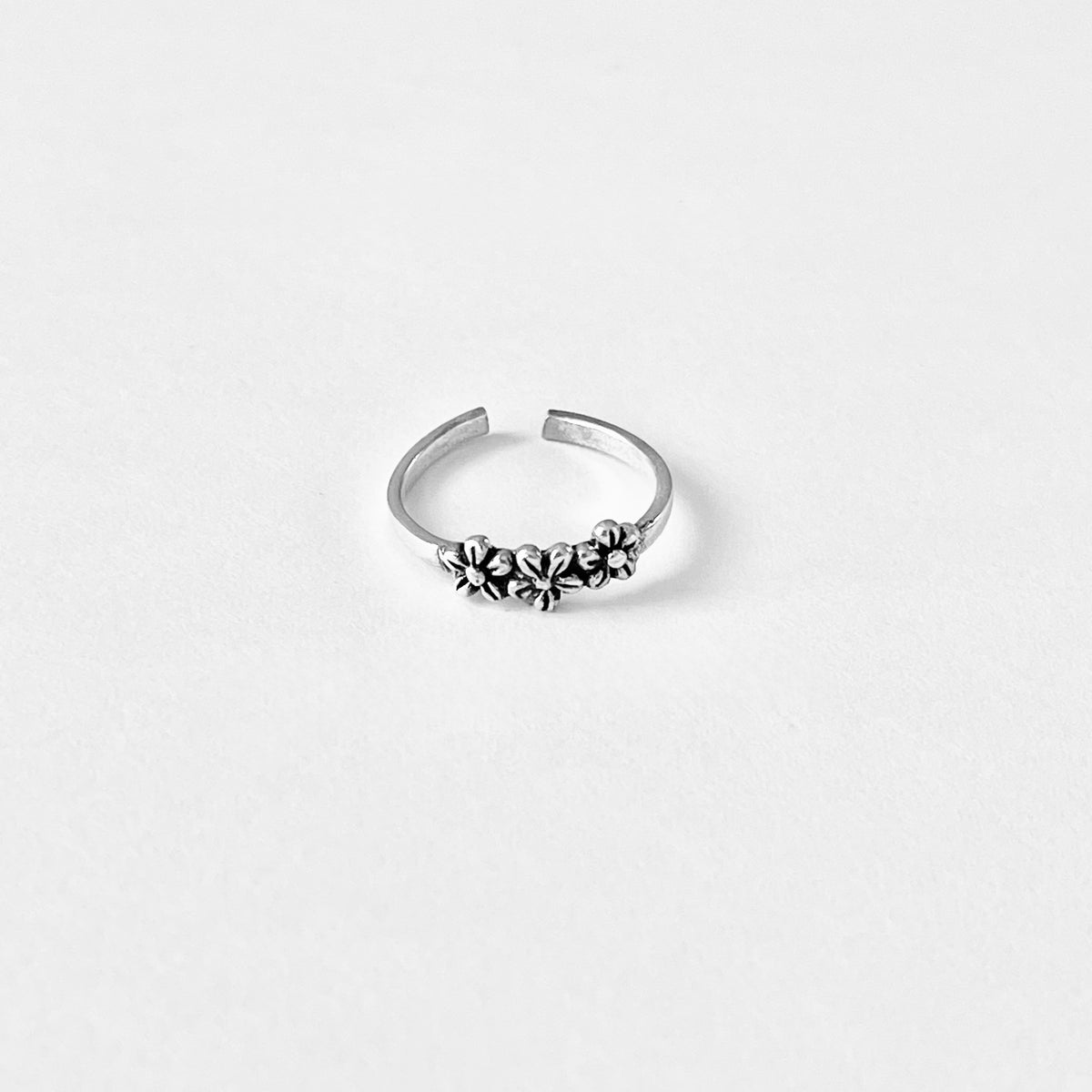 925 Sterling Silver Three Little Daisies Toe Ring – Delicate Daisy Flower Silver Rings