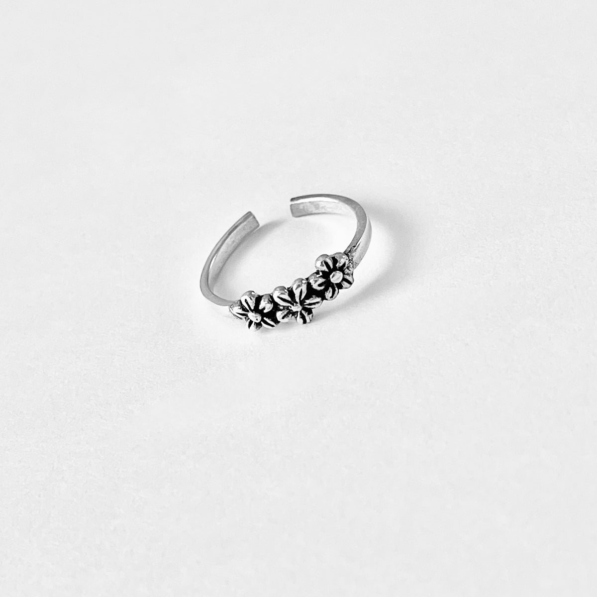 925 Sterling Silver Three Little Daisies Toe Ring – Delicate Daisy Flower Silver Rings