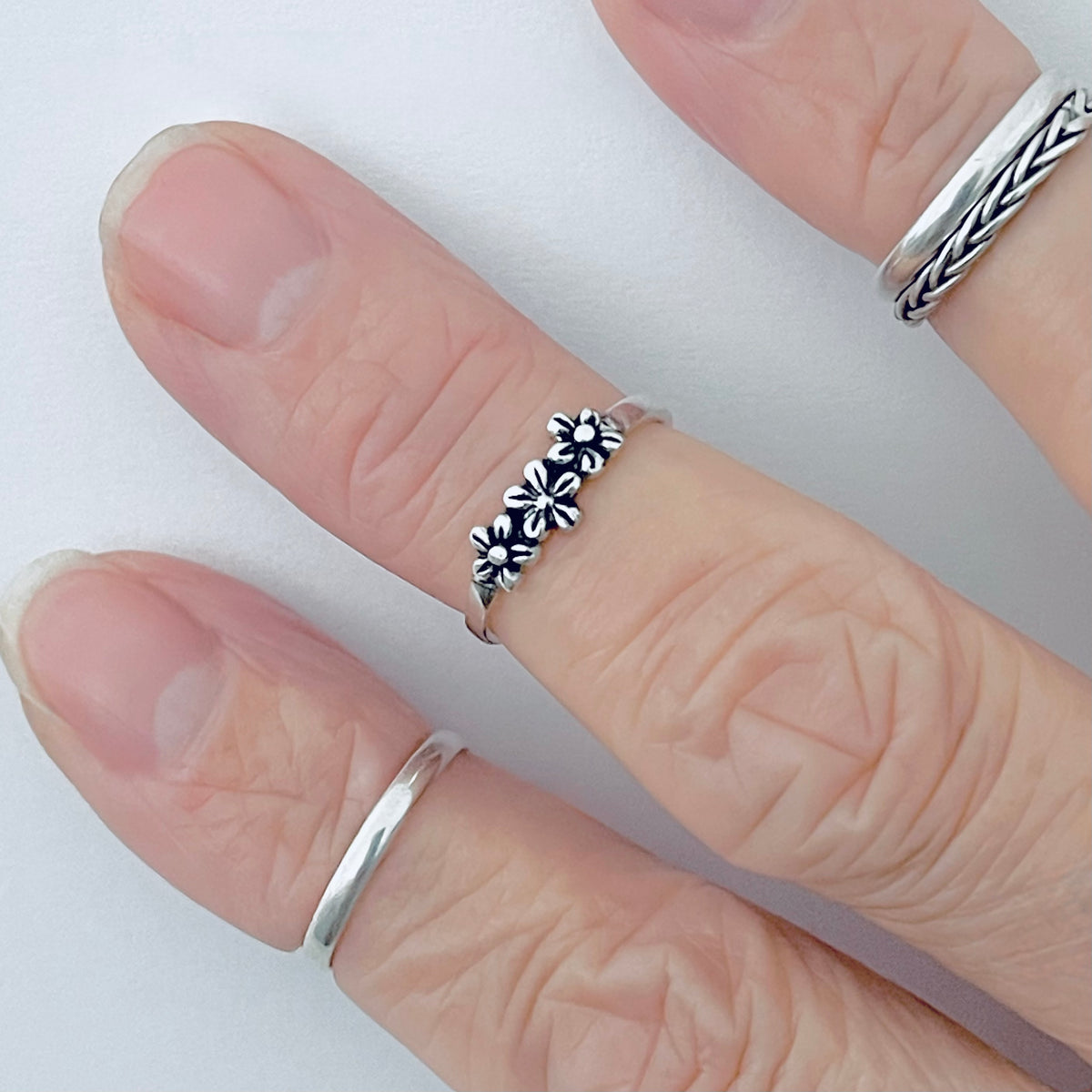 925 Sterling Silver Three Little Daisies Toe Ring – Delicate Daisy Flower Silver Rings