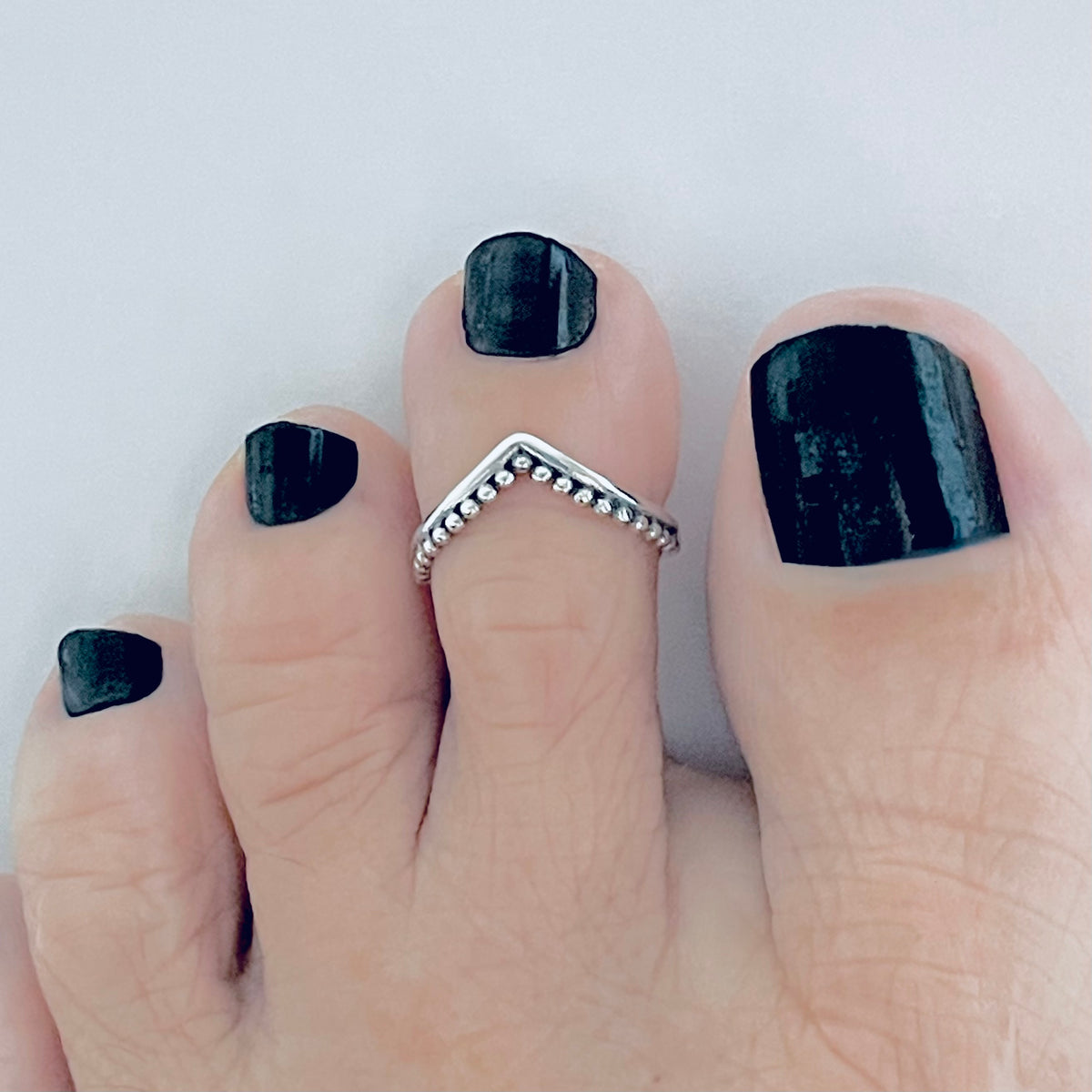 925 Sterling Silver V Shape Toe Ring with Dots | Dainty Chevron Silver Rings