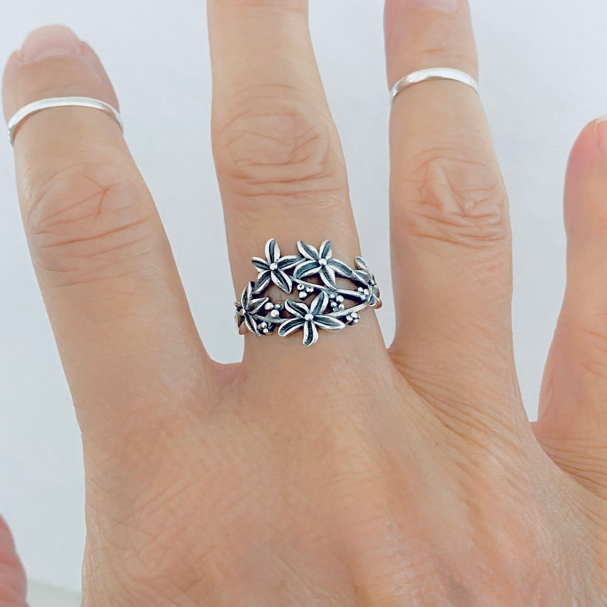 Sterling Silver Bouquet of Lilies Flower Ring  – Dainty Statement Floral Lily Silver Rings