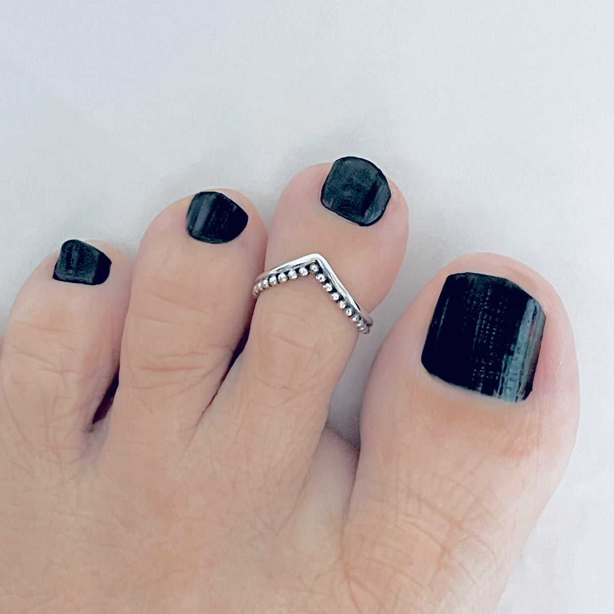 925 Sterling Silver V Shape Toe Ring with Dots | Dainty Chevron Silver Rings