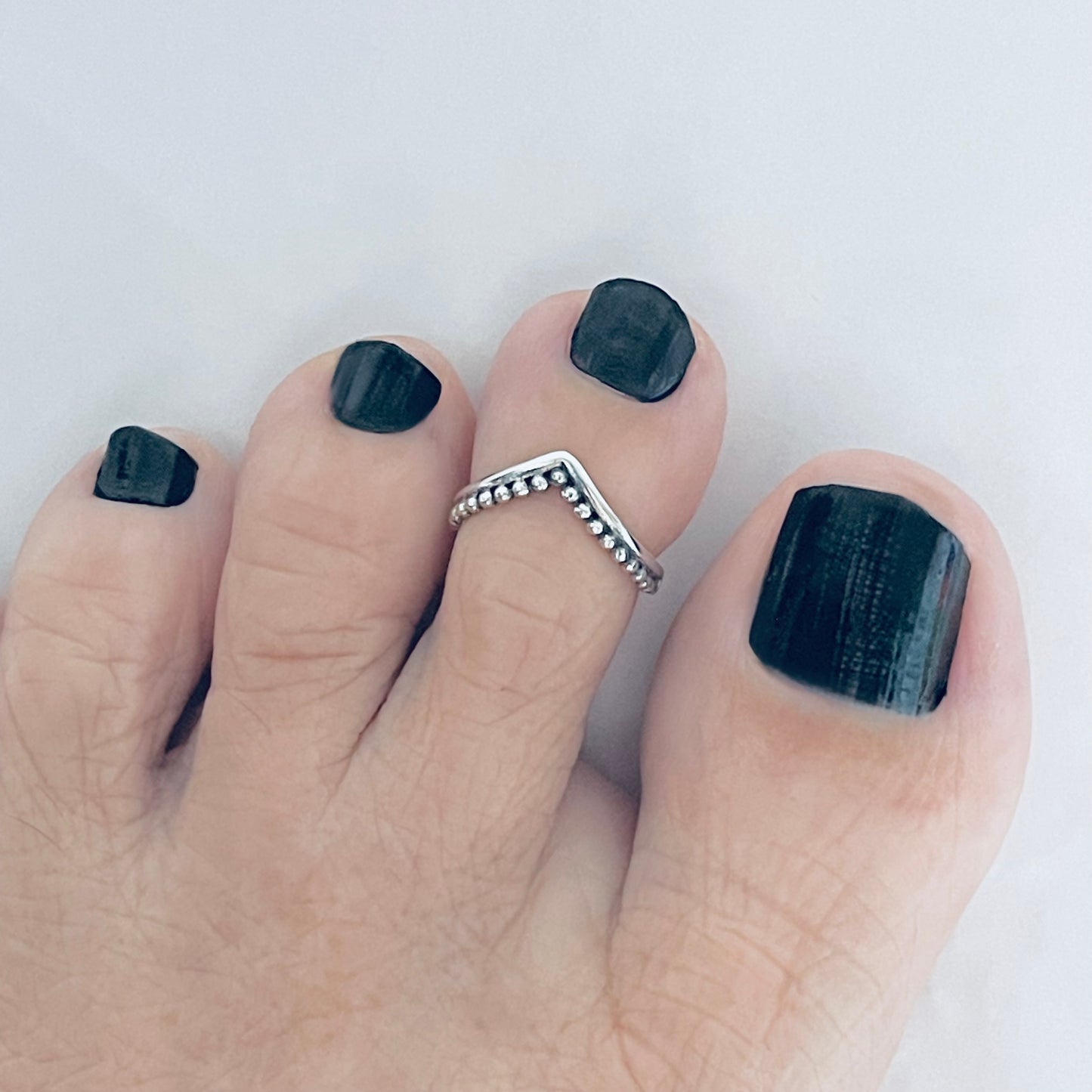 925 Sterling Silver V Shape Toe Ring with Dots | Dainty Chevron Silver Rings