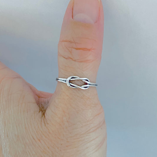 925 Sterling Silver Dainty Interlocking Loop Knot Ring with Connected Split Band