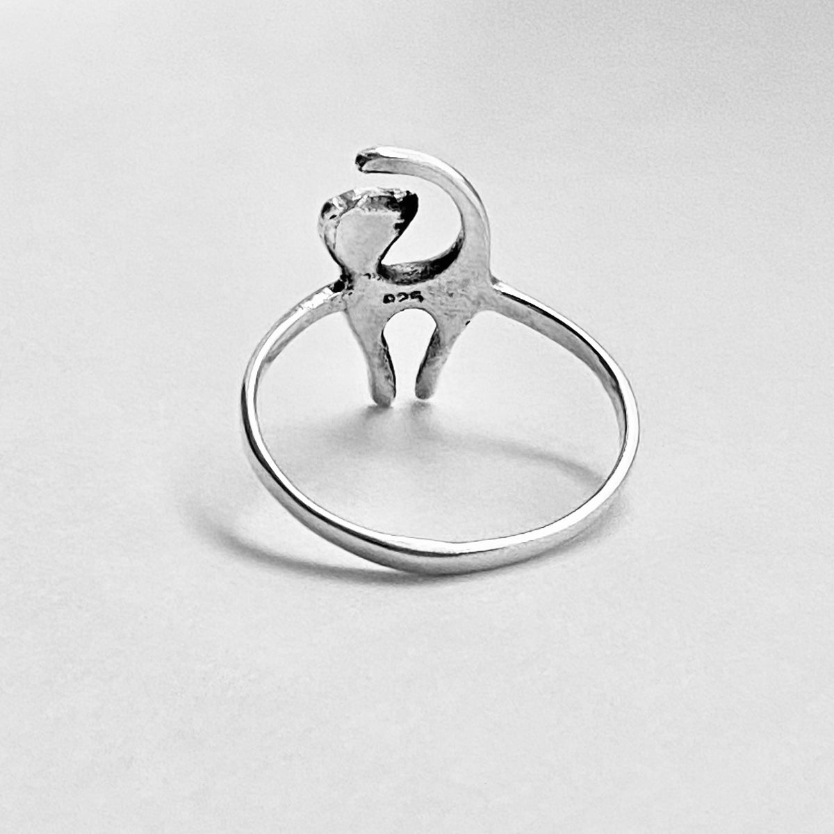 925 Sterling Silver Delicate Posing Cat Ring | Dainty Thin Pet Kitty Cats Animal Silver Rings