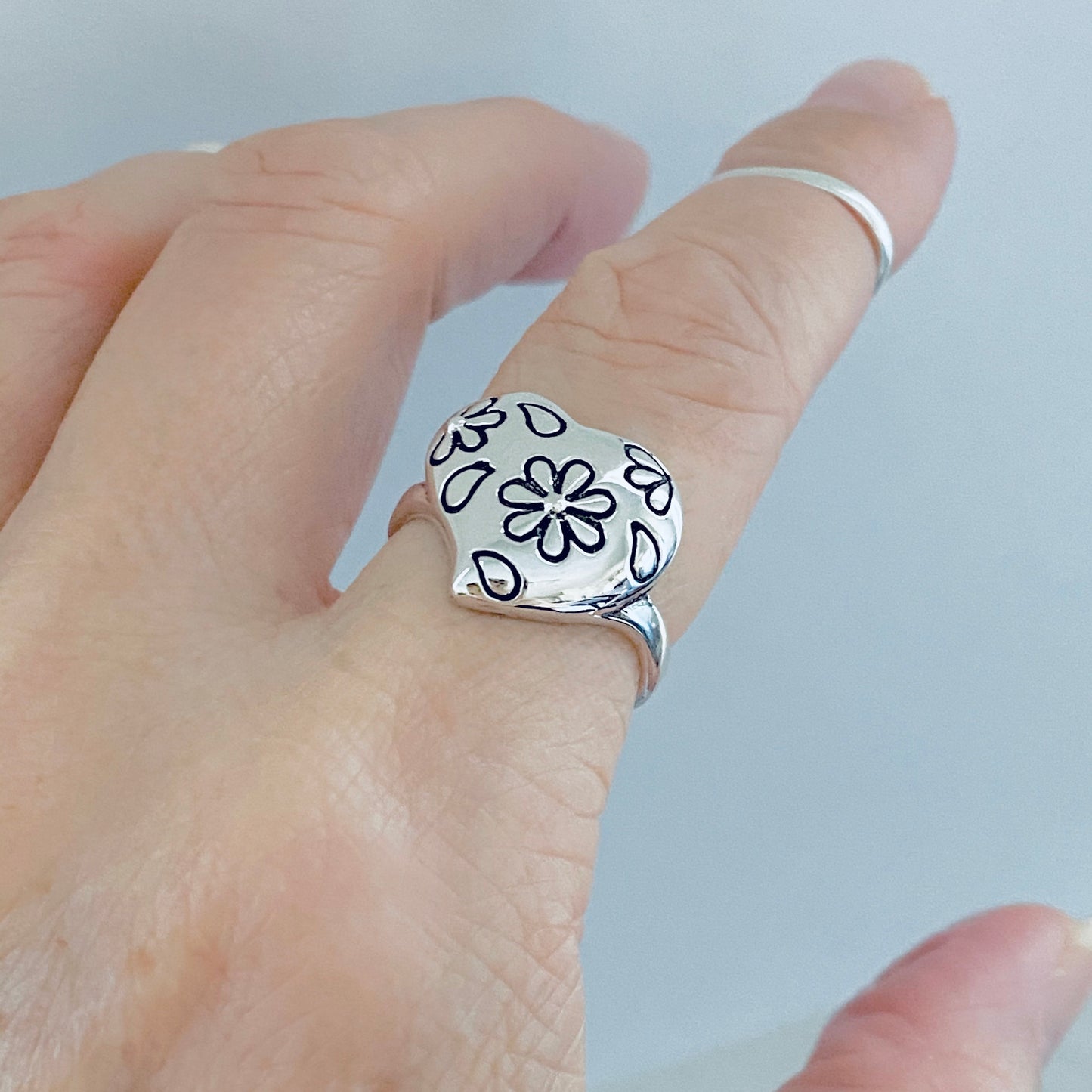 925 Sterling Silver Daisy Puff Heart Ring | Floral & Love Jewelry