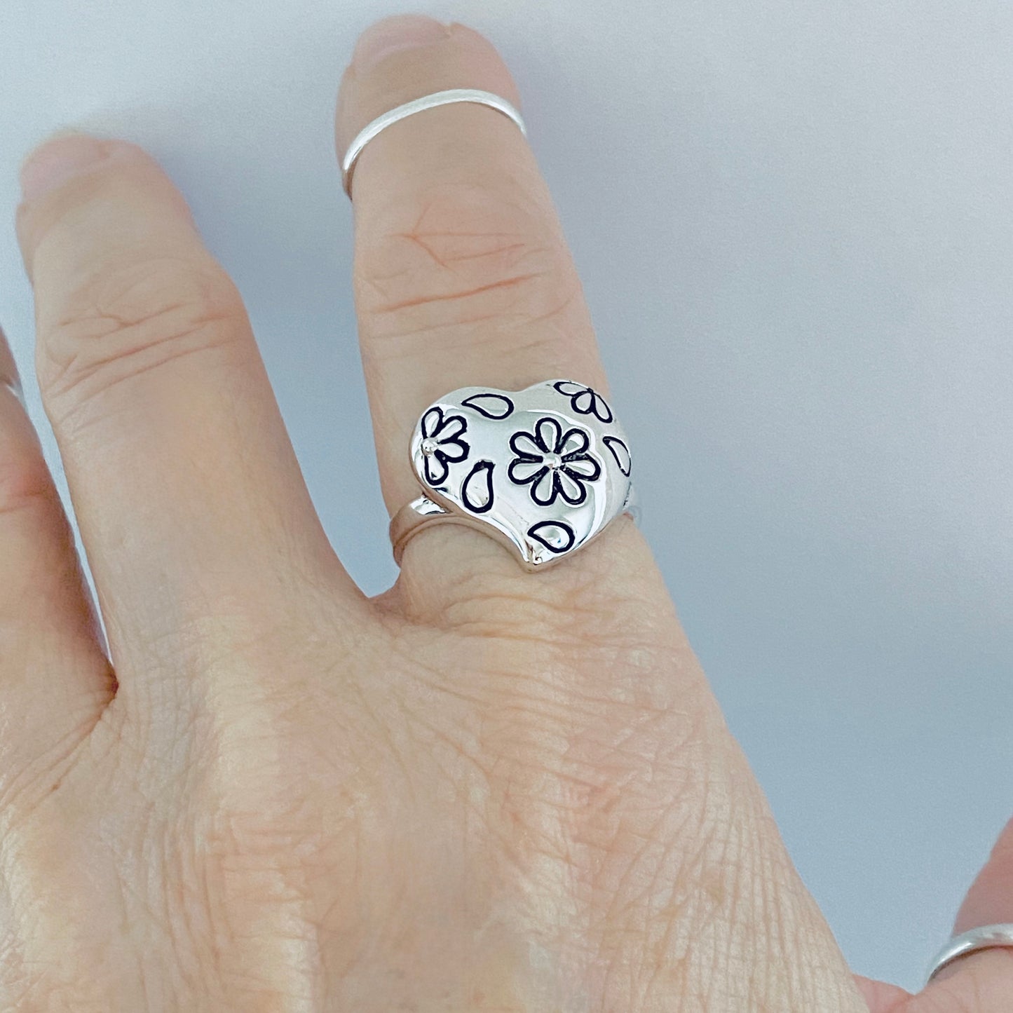 925 Sterling Silver Daisy Puff Heart Ring | Floral & Love Jewelry