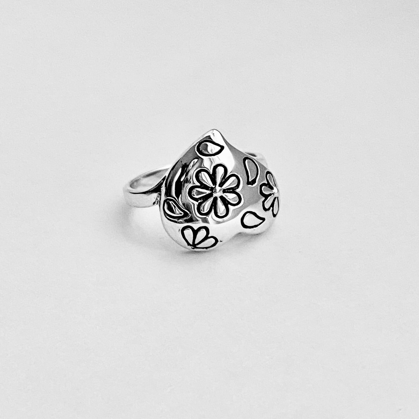 925 Sterling Silver Daisy Puff Heart Ring | Floral & Love Jewelry
