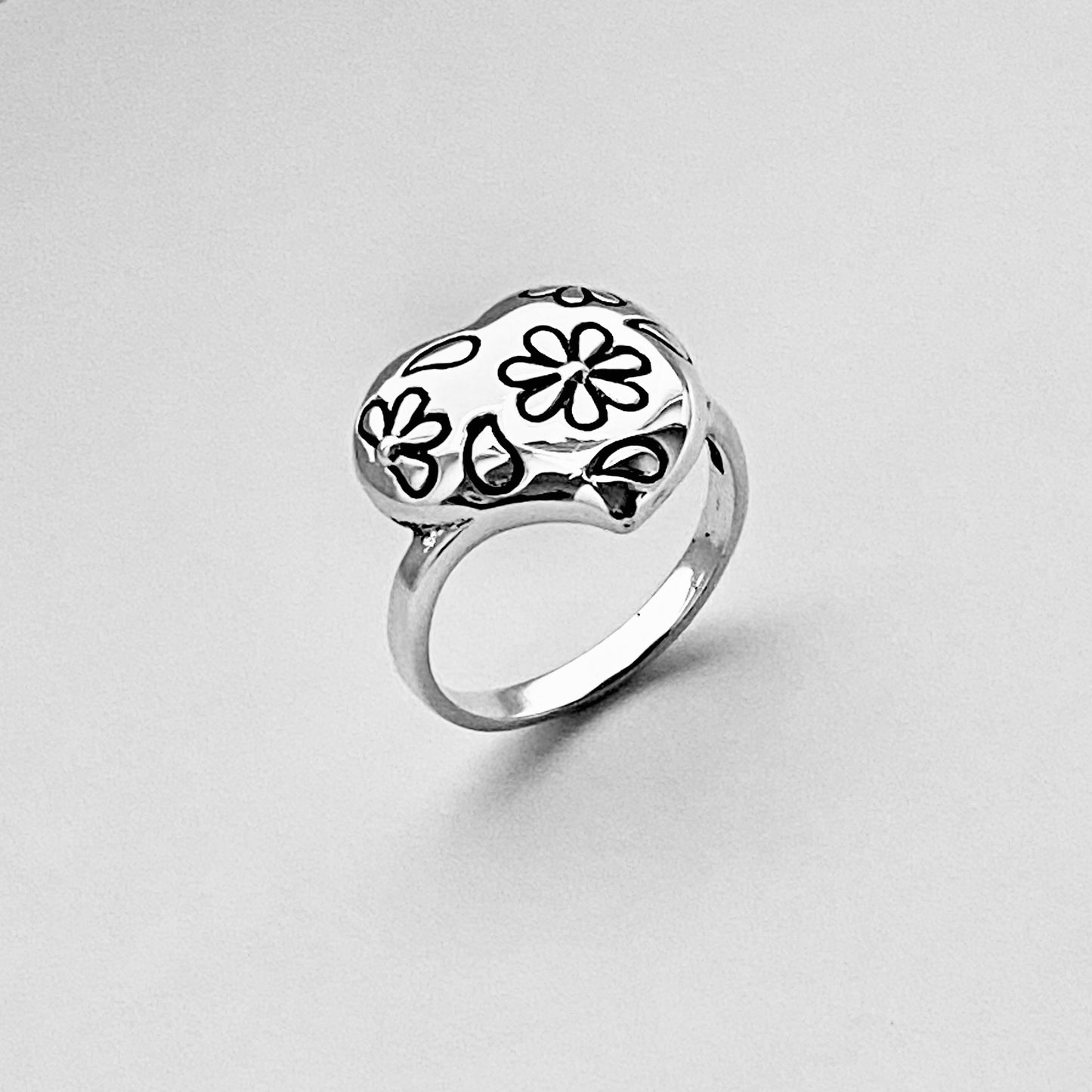 925 Sterling Silver Daisy Puff Heart Ring | Floral & Love Jewelry