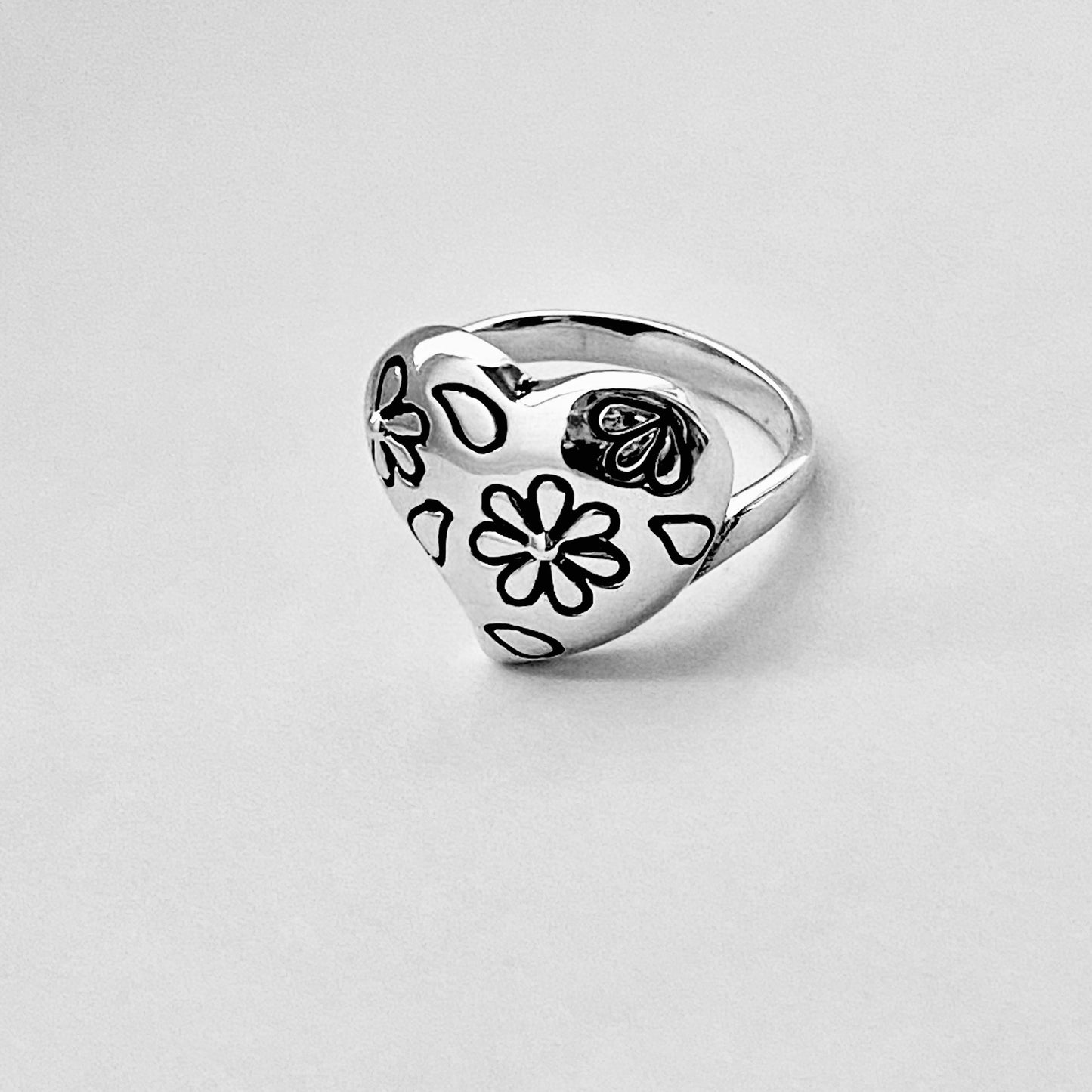 925 Sterling Silver Daisy Puff Heart Ring | Floral & Love Jewelry