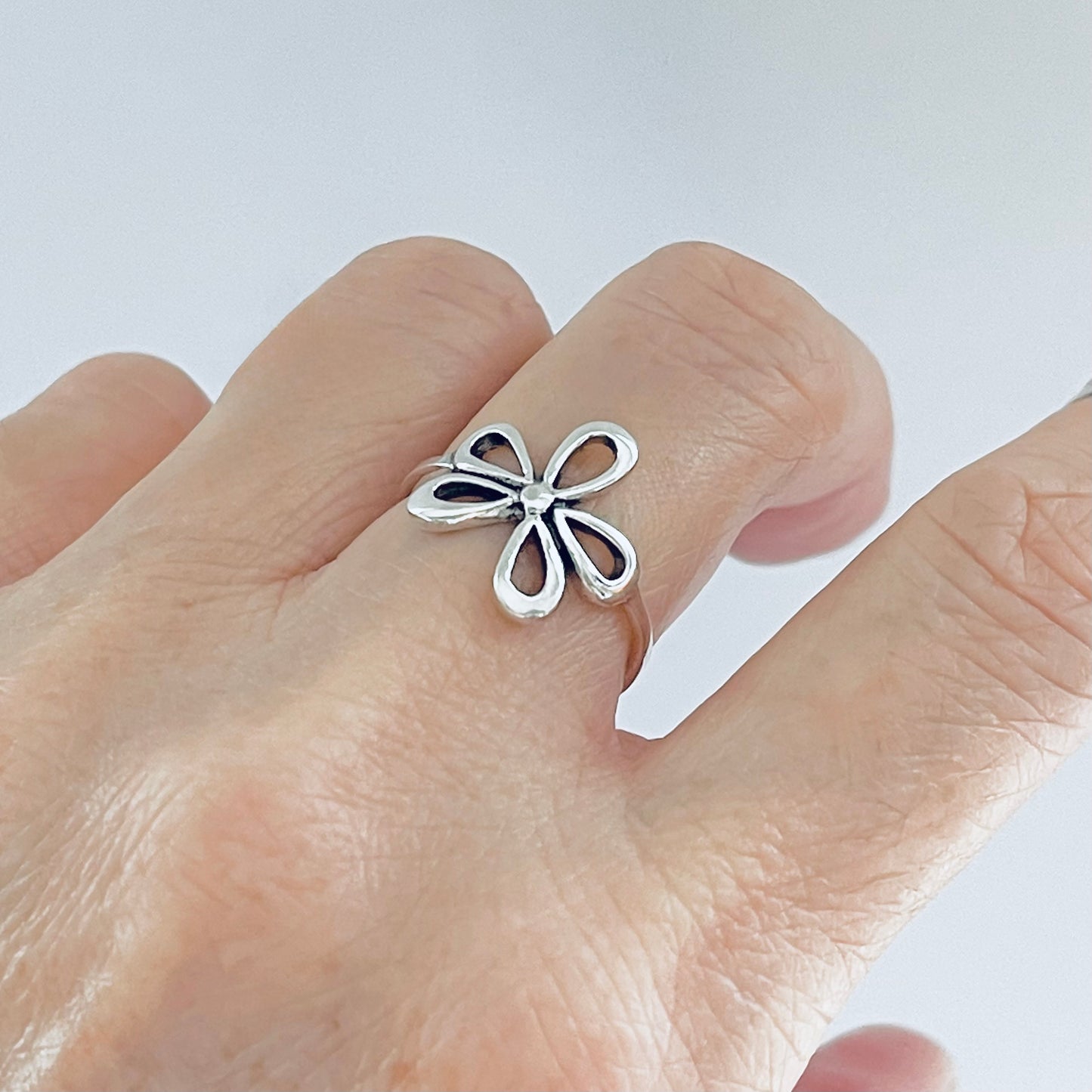 Sterling Silver Large Daisy Flower Ring – Floral Statement Boho Silver Rings