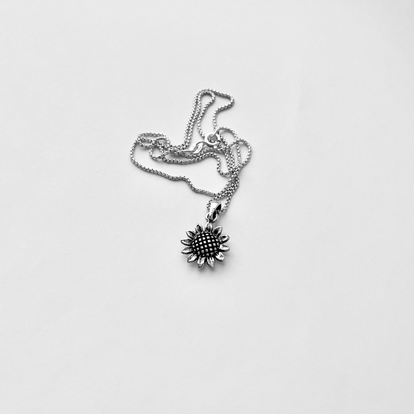 Sterling Silver Dainty Sunflower Necklace – Minimalist Flower Pendant Silver Chain