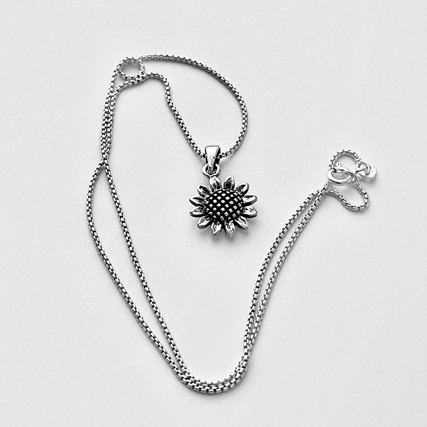 Sterling Silver Dainty Sunflower Necklace – Minimalist Flower Pendant Silver Chain