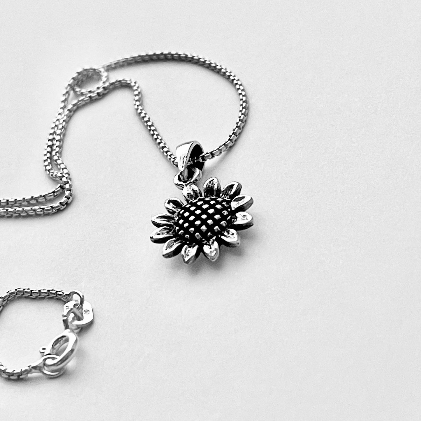 Sterling Silver Dainty Sunflower Necklace – Minimalist Flower Pendant Silver Chain