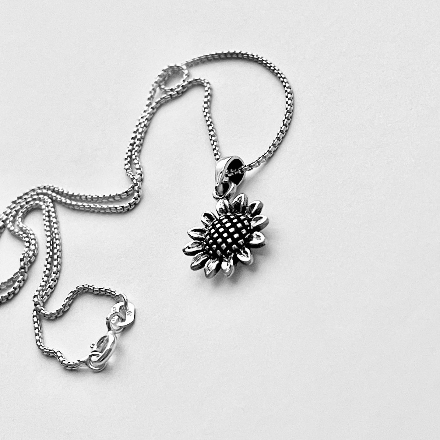 Sterling Silver Dainty Sunflower Necklace – Minimalist Flower Pendant Silver Chain