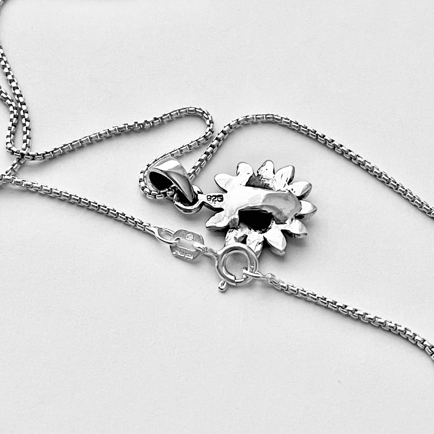 Sterling Silver Dainty Sunflower Necklace – Minimalist Flower Pendant Silver Chain