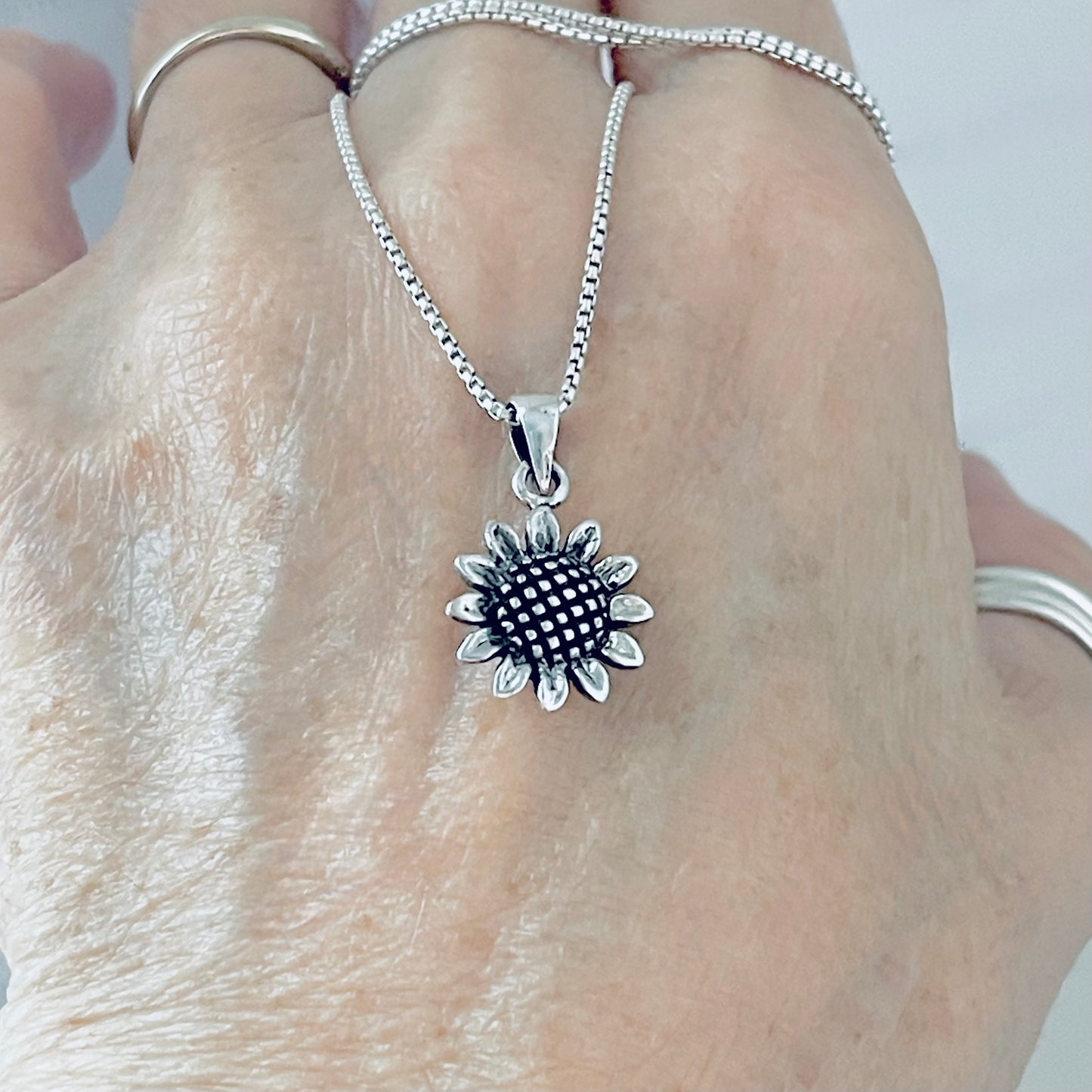 Sterling Silver Dainty Sunflower Necklace – Minimalist Flower Pendant Silver Chain