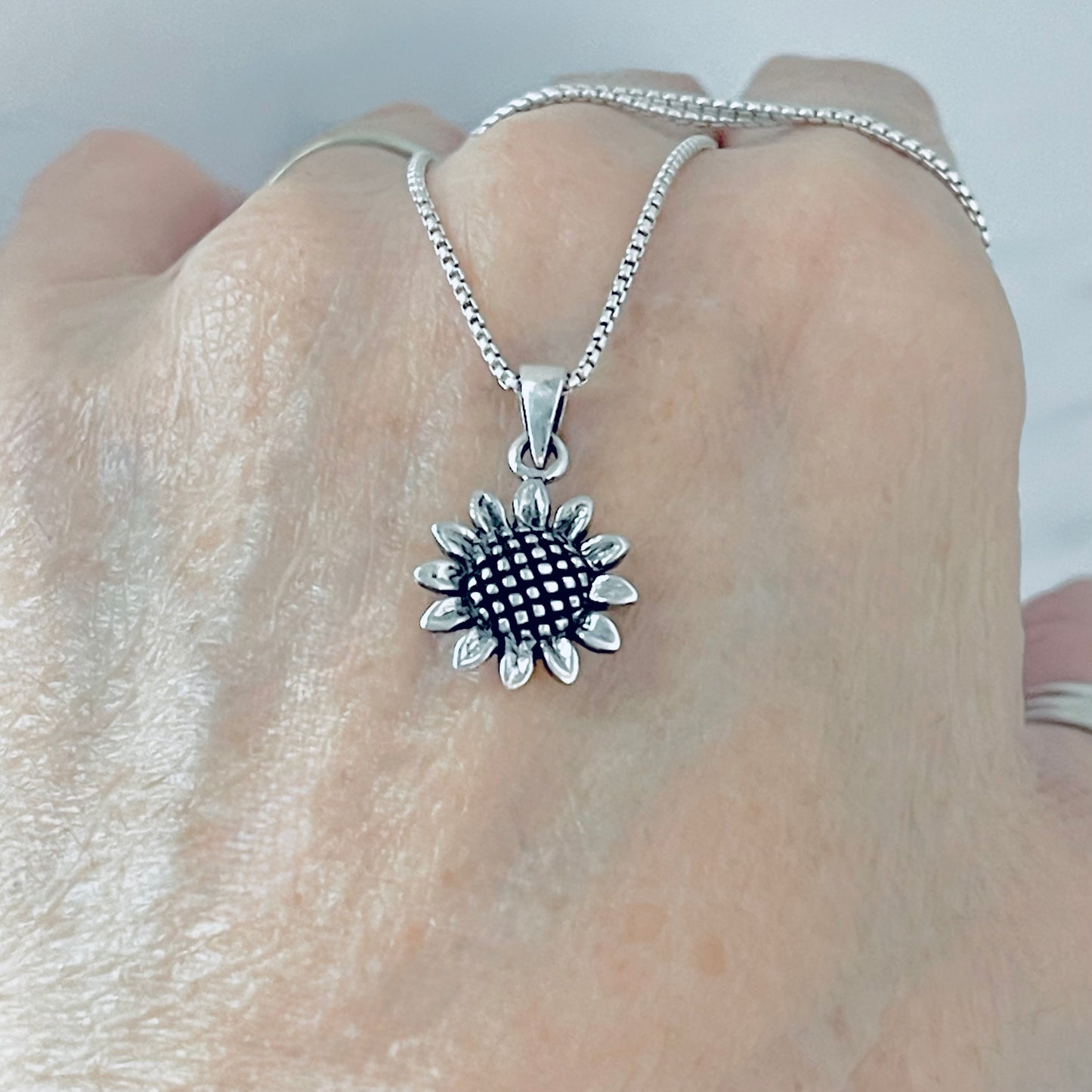 Sterling Silver Dainty Sunflower Necklace – Minimalist Flower Pendant Silver Chain