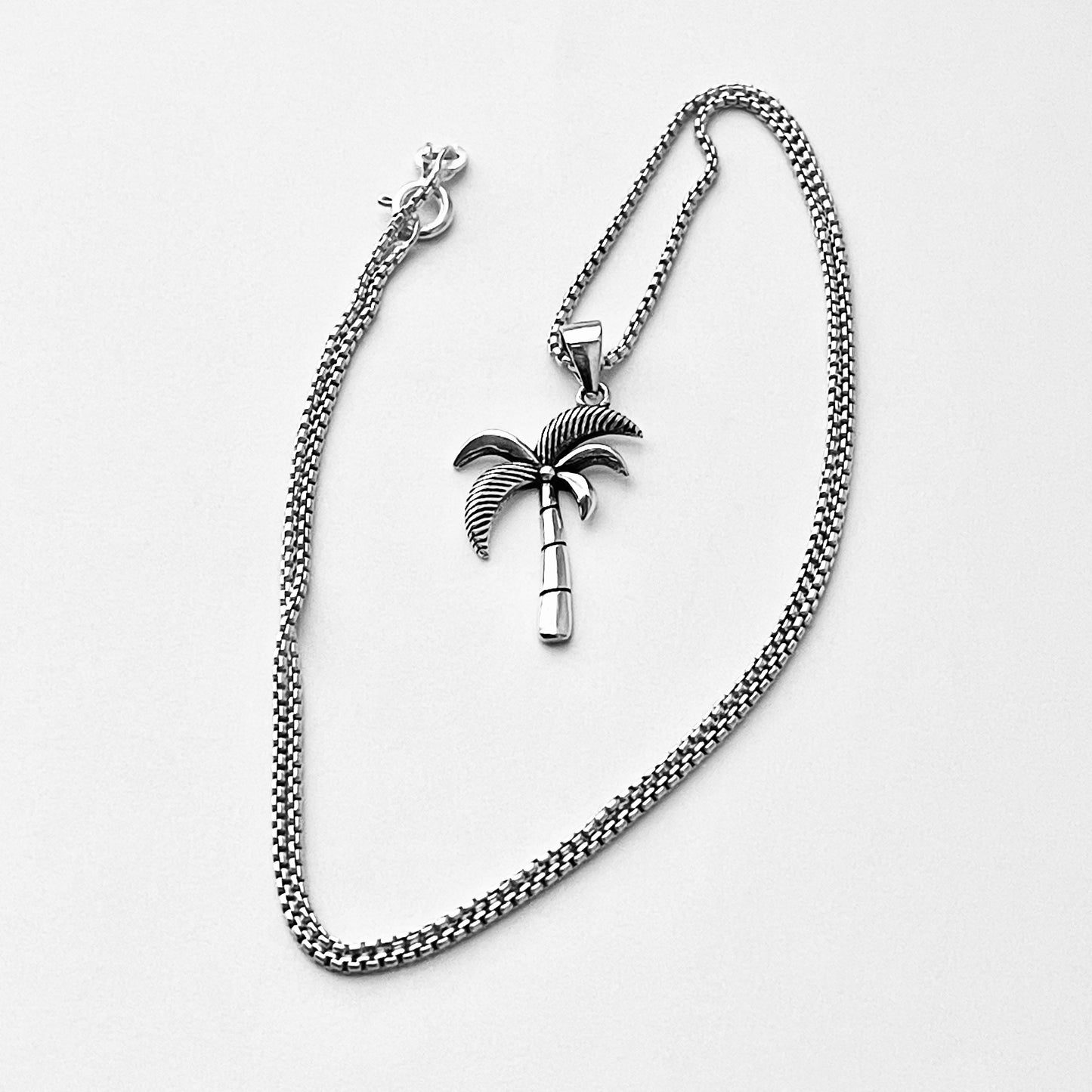 Sterling Silver Small Palm Tree Necklace – Minimalist Tropical Pendant Chain