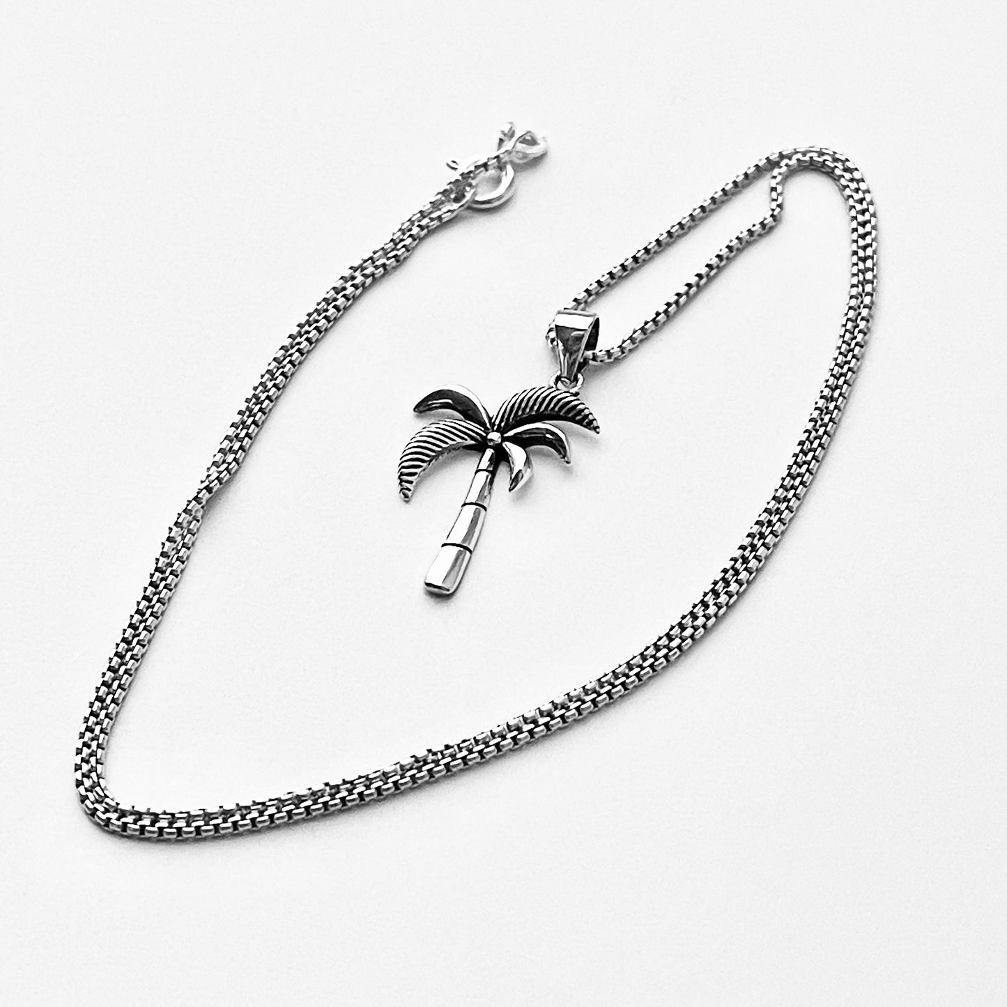 Sterling Silver Small Palm Tree Necklace – Minimalist Tropical Pendant Chain