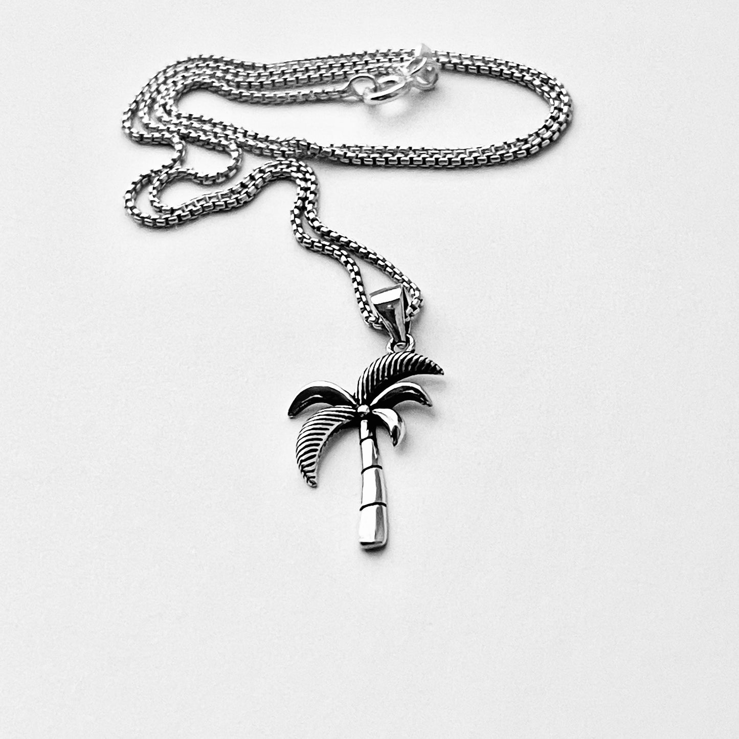 Sterling Silver Small Palm Tree Necklace – Minimalist Tropical Pendant Chain