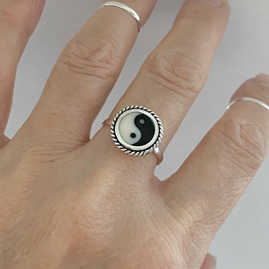 Sterling Silver Round Yin and Yang Ring with Rope, Yoga Ring, Silver Rings