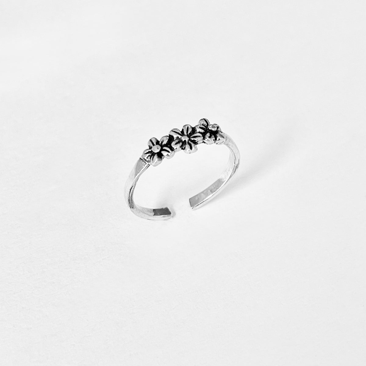 925 Sterling Silver Three Little Daisies Toe Ring – Delicate Daisy Flower Silver Rings