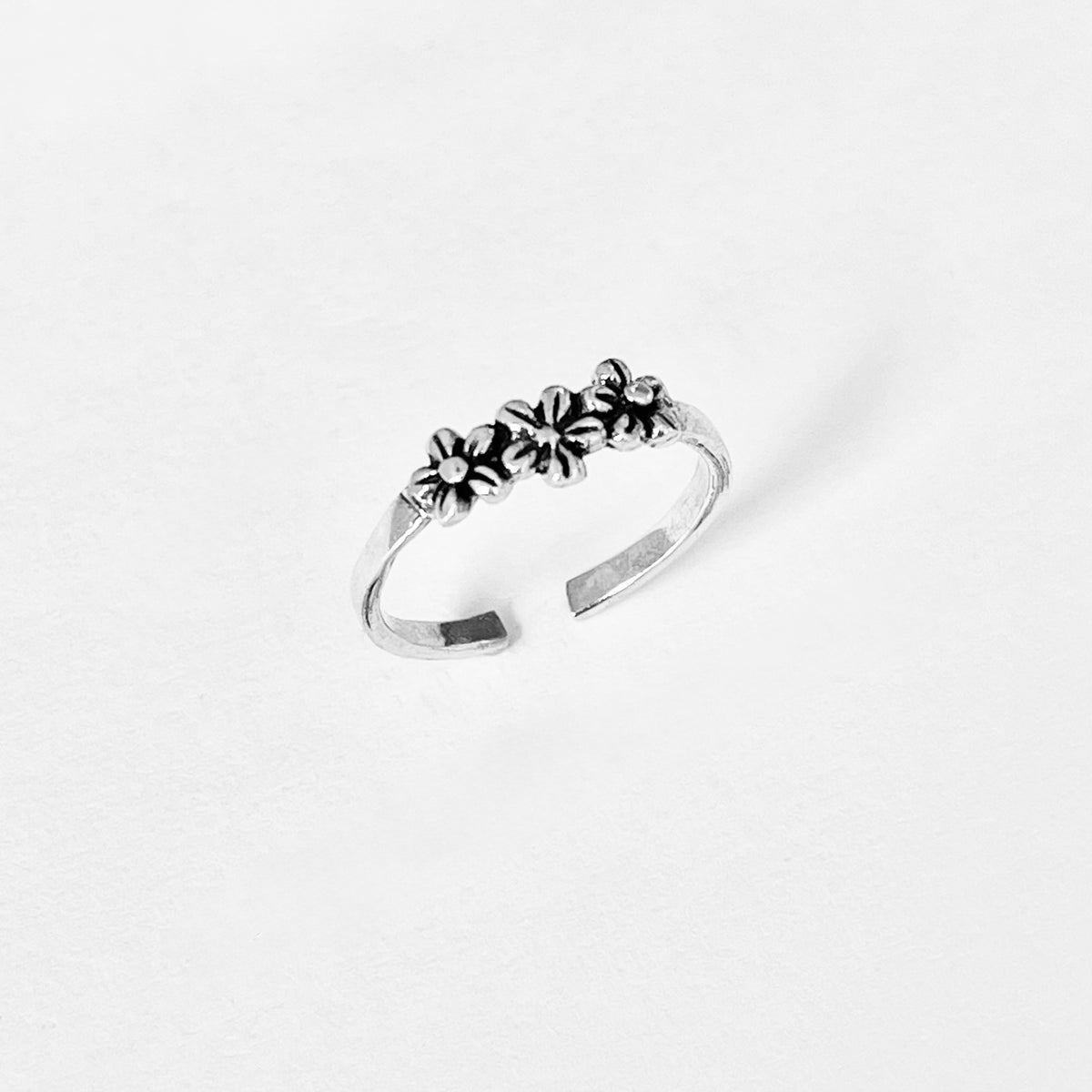 925 Sterling Silver Three Little Daisies Toe Ring – Delicate Daisy Flower Silver Rings