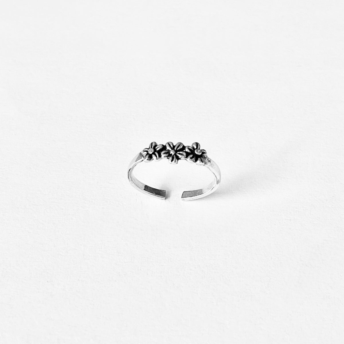 925 Sterling Silver Three Little Daisies Toe Ring – Delicate Daisy Flower Silver Rings
