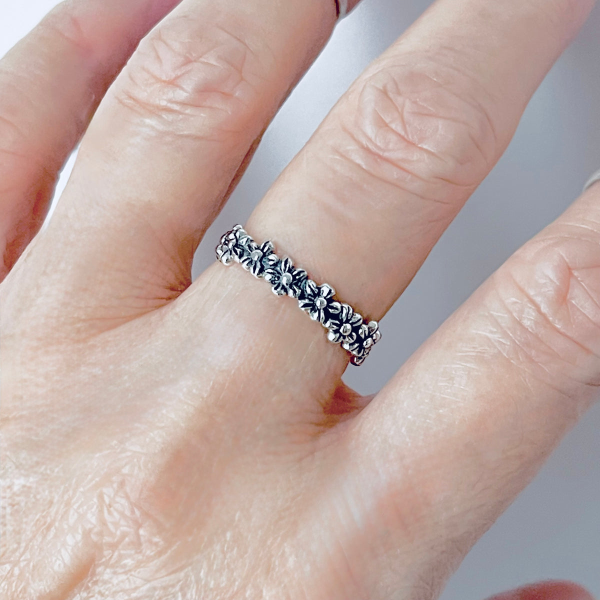 925 Sterling Silver Eternity Small Daisy Band Ring – Dainty Stackable Flower Wedding Bands