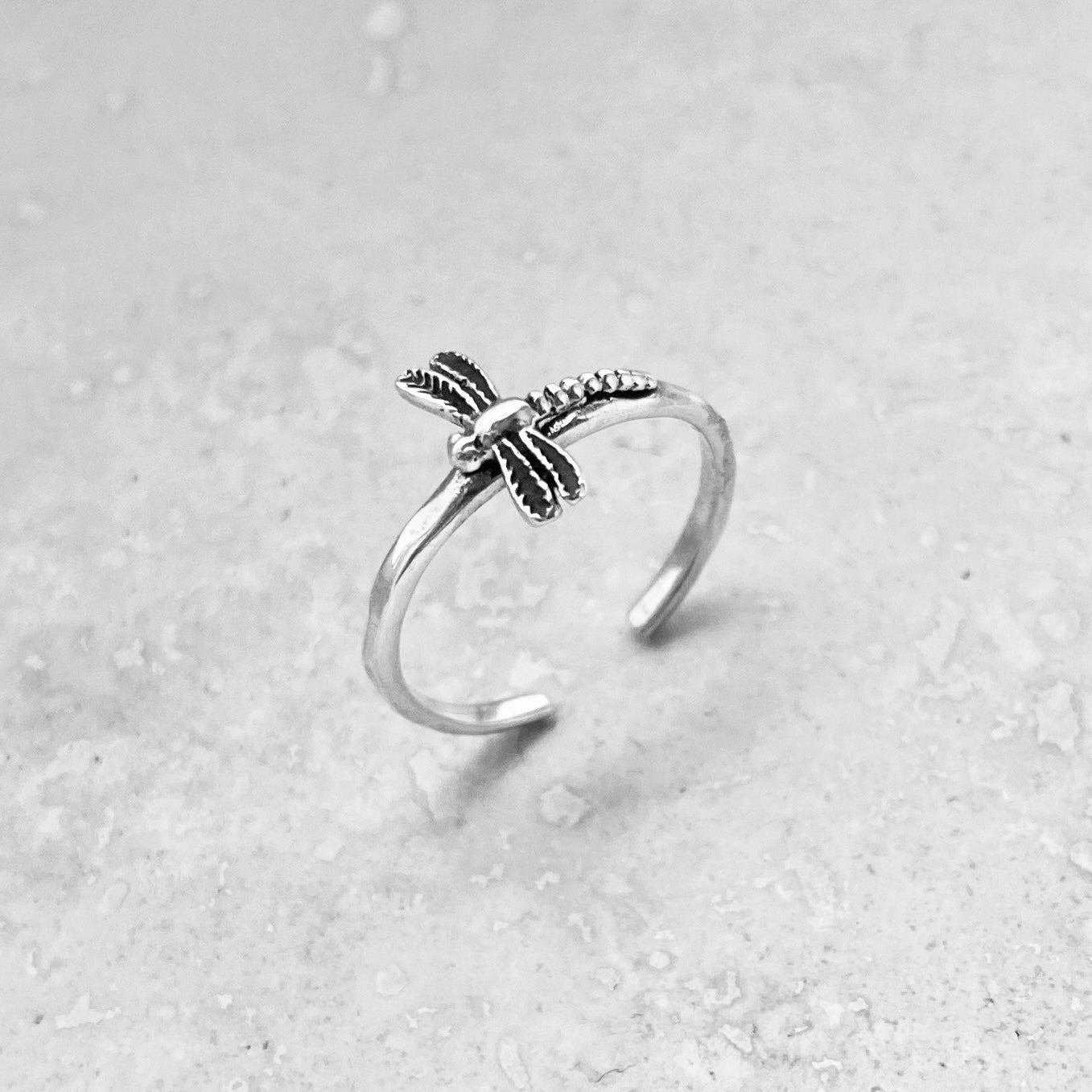 Sterling Silver Dragonfly Toe Ring with Hammered Band, Minimalist Silver Rings