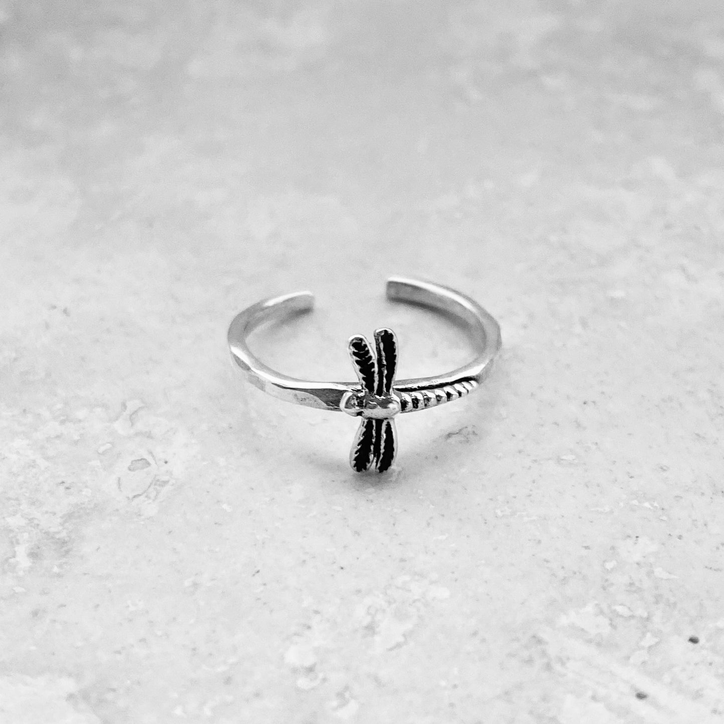 Sterling Silver Dragonfly Toe Ring with Hammered Band, Minimalist Silver Rings