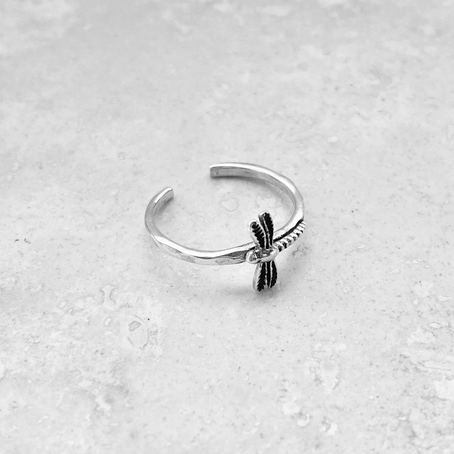 Sterling Silver Dragonfly Toe Ring with Hammered Band, Minimalist Silver Rings