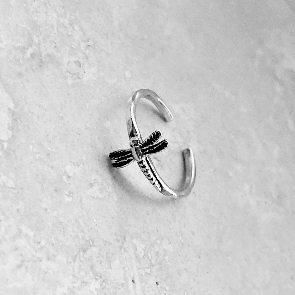 Sterling Silver Dragonfly Toe Ring with Hammered Band, Minimalist Silver Rings