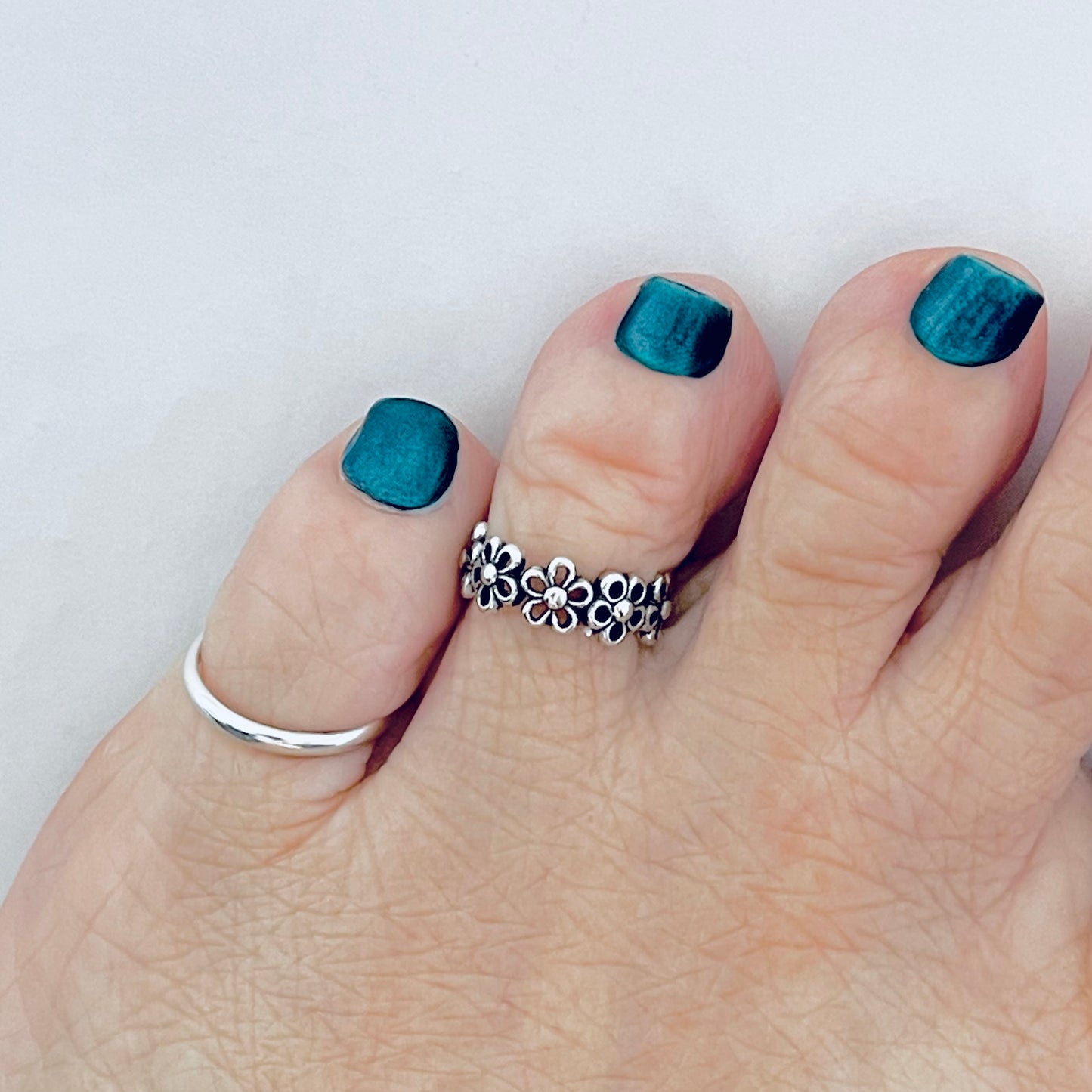 Sterling Silver Eternity Forget-Me-Not Flower Toe Ring – Floral Daisy Silver Rings