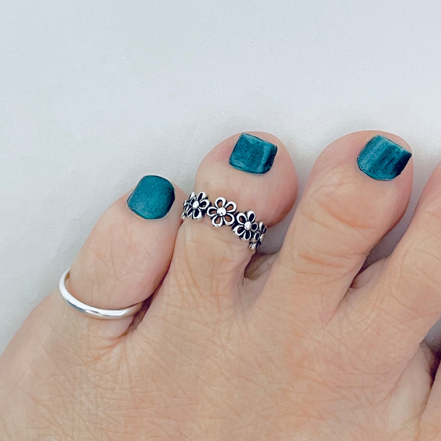 Sterling Silver Eternity Forget-Me-Not Flower Toe Ring – Floral Daisy Silver Rings