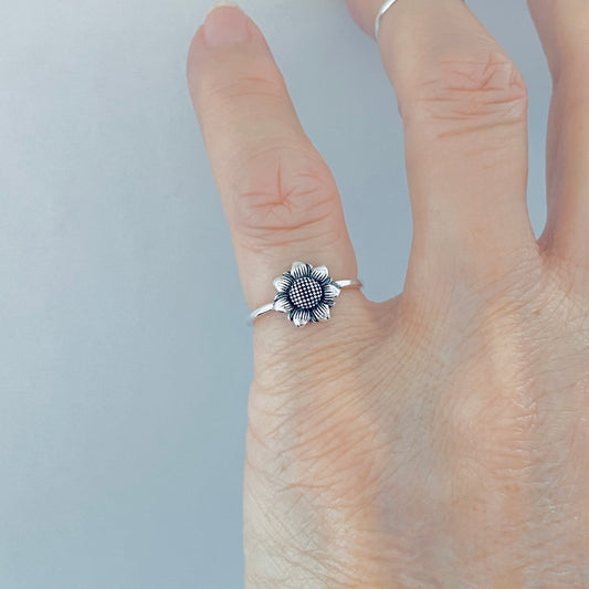 Sterling Silver Dainty Sunflower Ring – Floral Sunshine Silver Ring