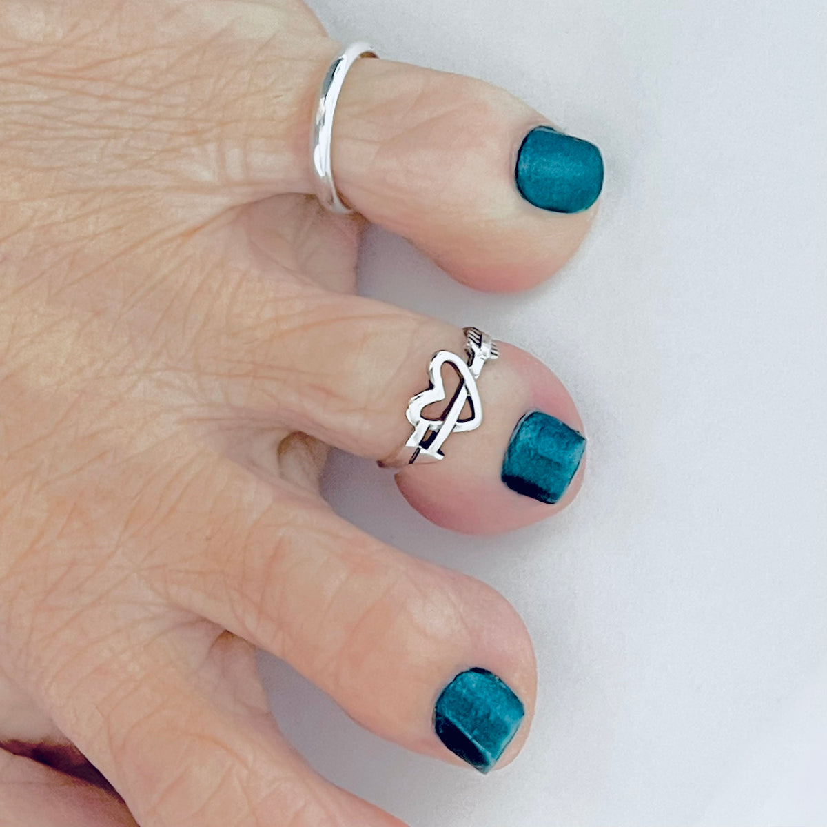 925 Sterling Silver Arrow Through Heart Toe Ring | Dainty Bow and Arrows Love Silver Rings