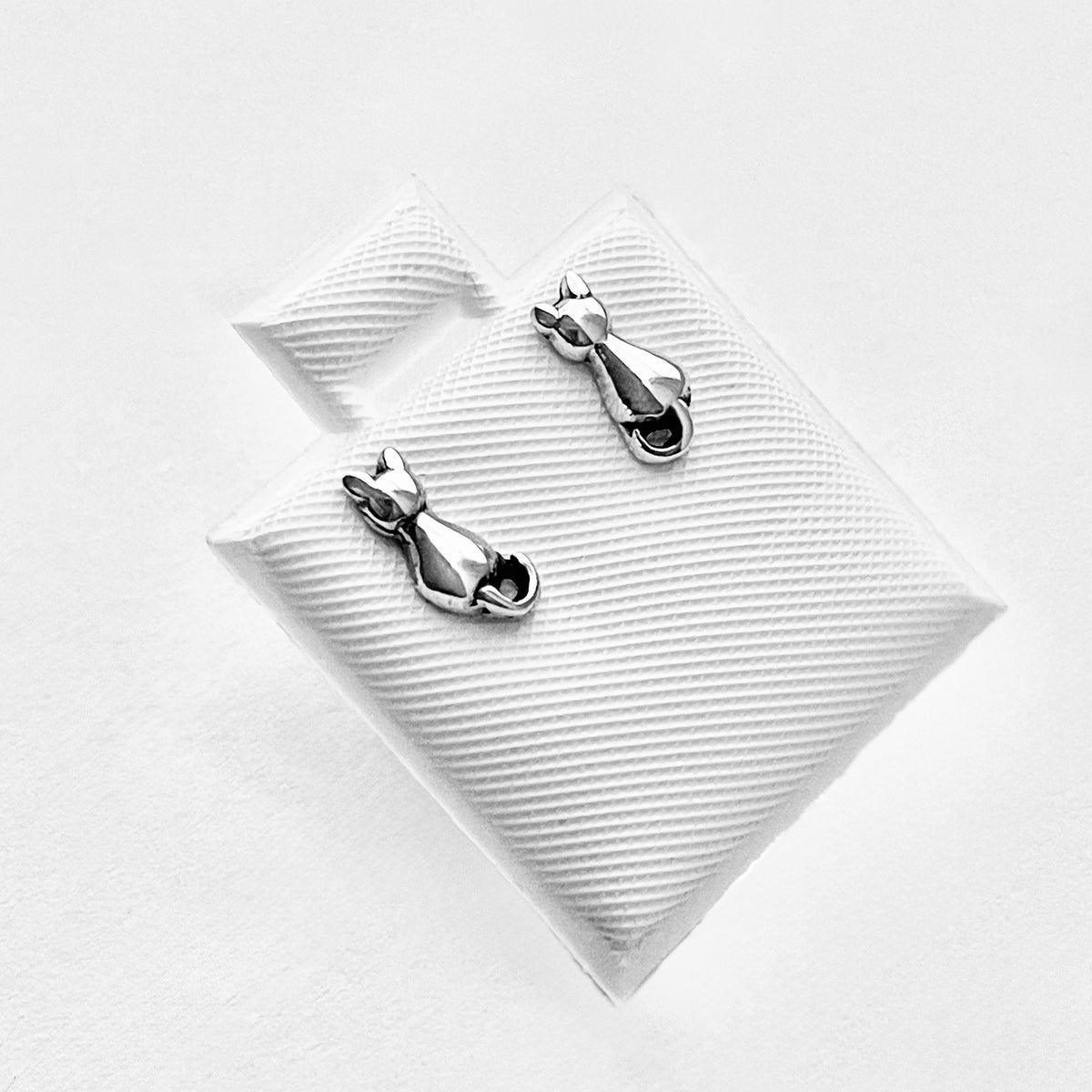 925 Sterling Silver Seated Kitty Cat Stud Earrings – Dainty Little Kitten Jewelry