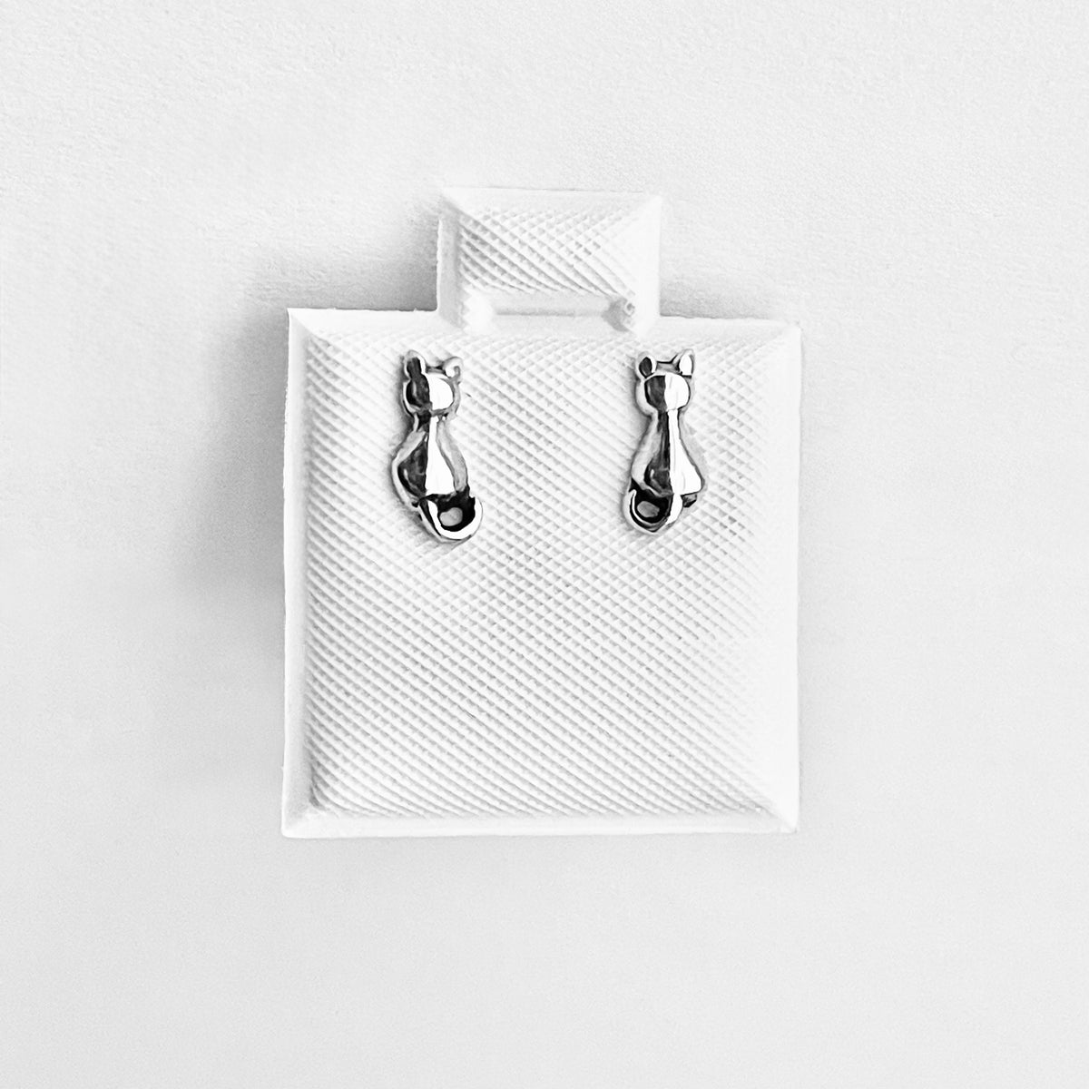 925 Sterling Silver Seated Kitty Cat Stud Earrings – Dainty Little Kitten Jewelry