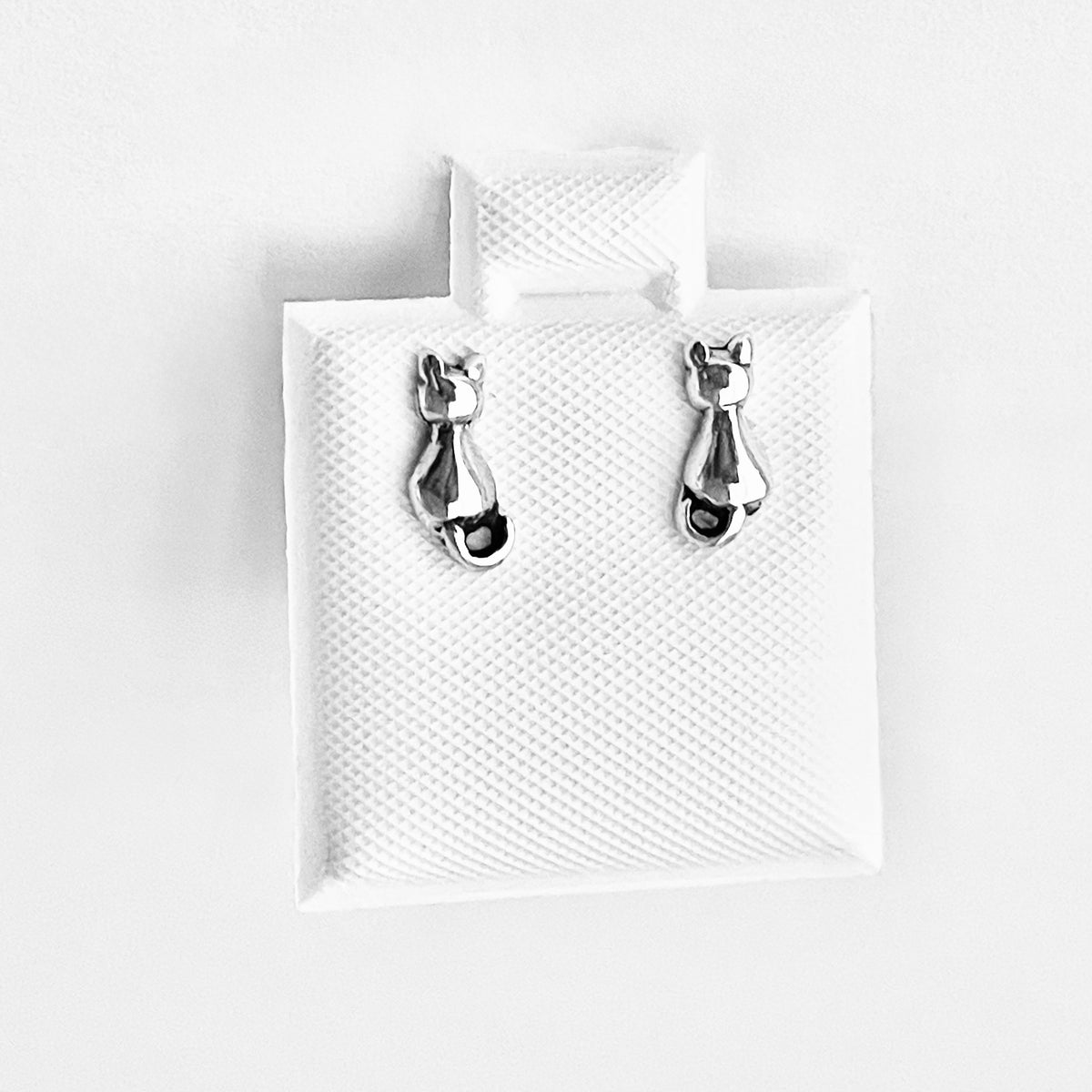 925 Sterling Silver Seated Kitty Cat Stud Earrings – Dainty Little Kitten Jewelry